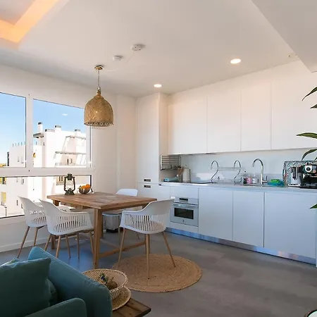 Sea Breeze, Large With Workspaces & A Great View