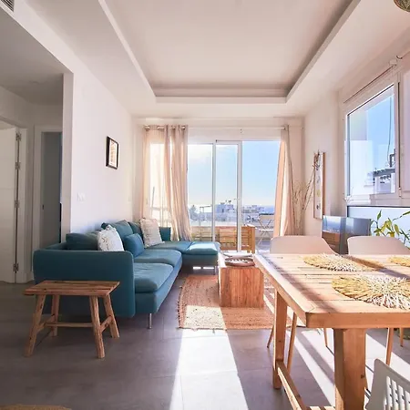 Sea Breeze, Large With Workspaces & A Great View *