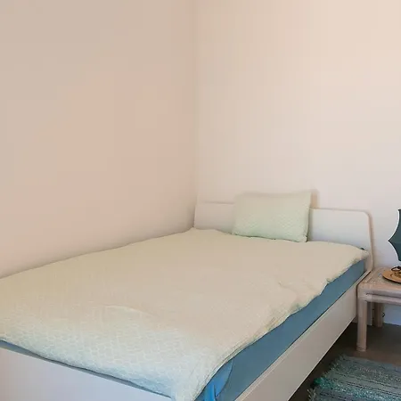 Sea Breeze, Large With Workspaces & A Great View Apartment *