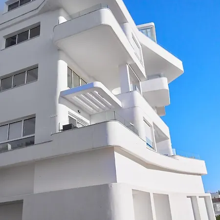 Apartment Sea Breeze, Large With Workspaces & A Great View