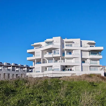Apartment Sea Breeze, Large With Workspaces & A Great View *