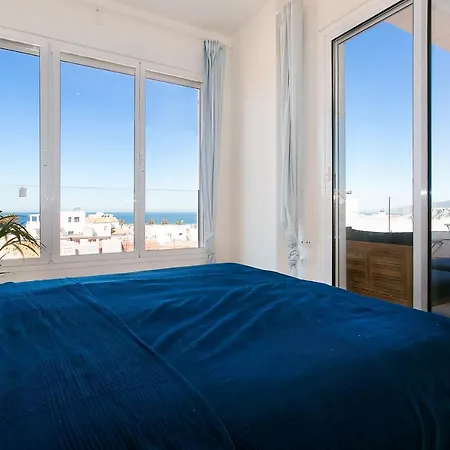 Sea Breeze, Large With Workspaces & A Great View Apartamento